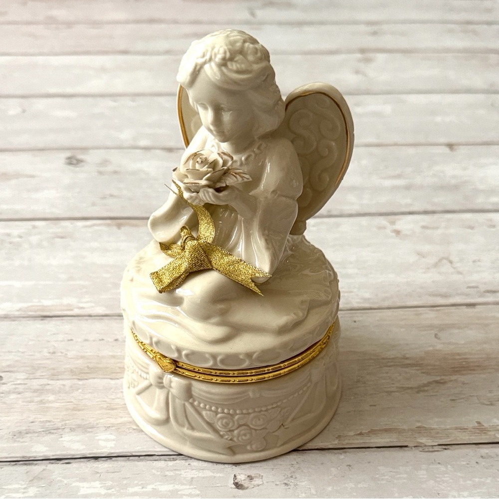 Ceramic Angel Round Tricket Box Beautiful Armoir Decor Cream Gold Storage